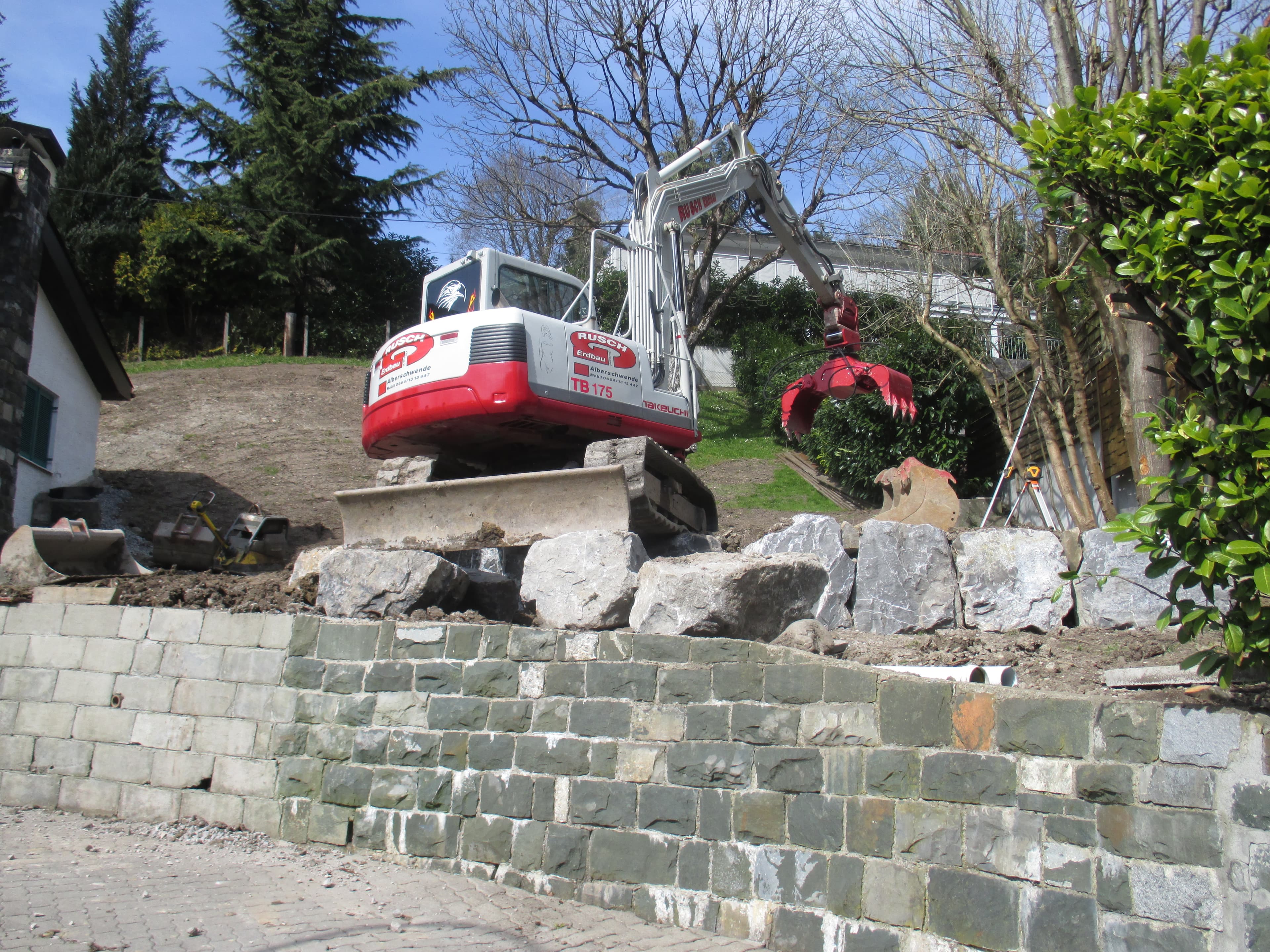 Baustelle mit Erdaushub